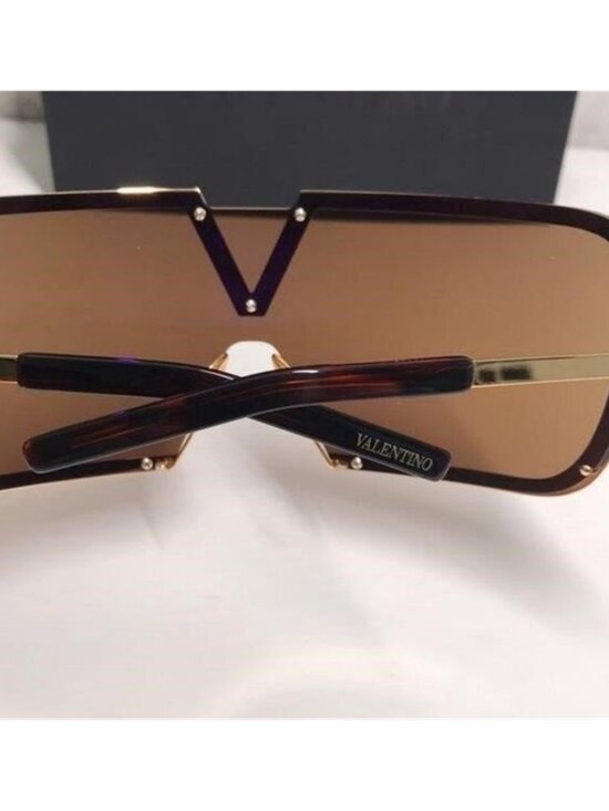 New Authentic Valentino V-Romask Oversized Sunglasses – Light Gold Titanium, Uni main image 7